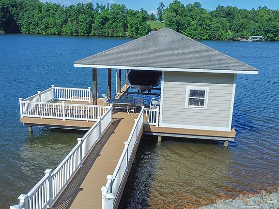 3rd image of 515 Stillwater Dr