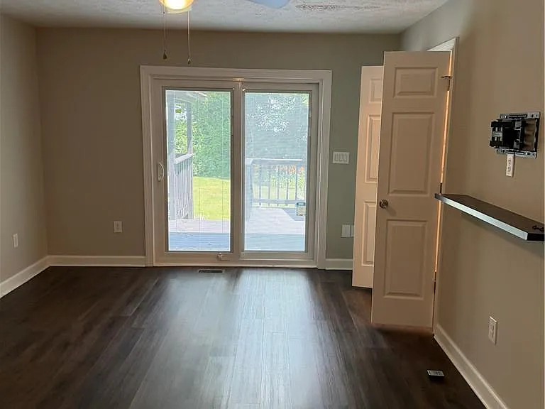 4345 Frontenac Dr — Photo 20