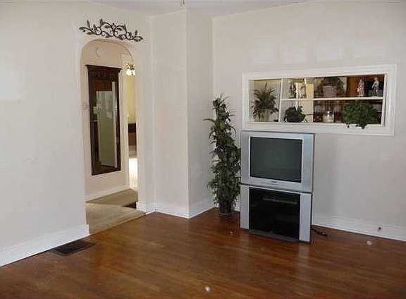 5th image of 613 E 1st Ave