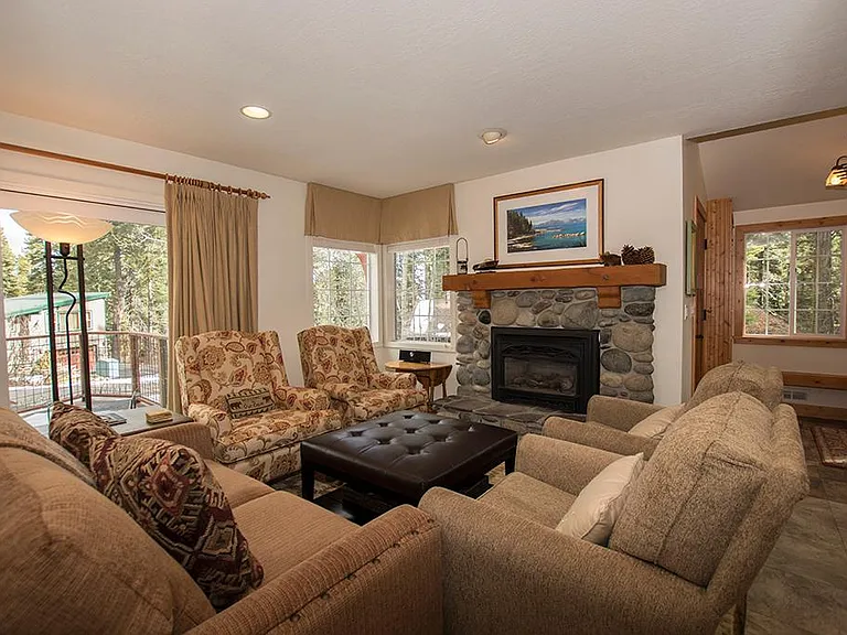 395 Elizabeth Dr — Photo 4
