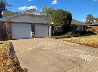 5917 NW 71st St, Warr Acres, OK 73132