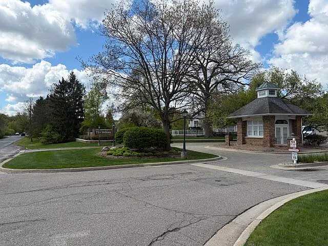 4299 Pine Ridge Ct — Photo 22