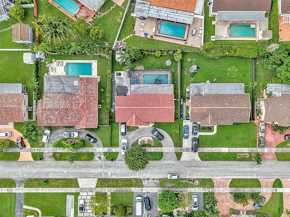 4th image of 2211 SW 98th Pl