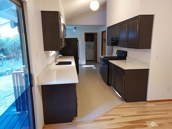 5th image of 4621 20th Avenue NW
