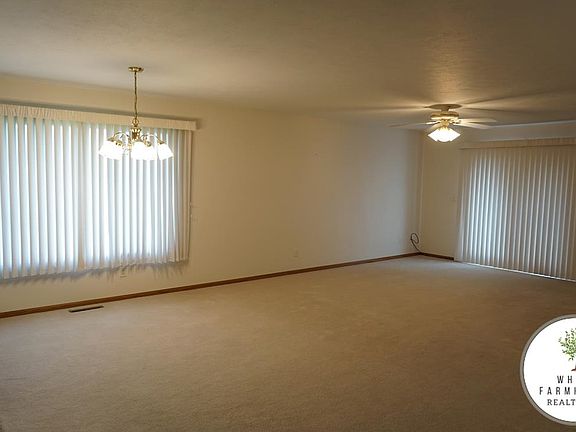3rd image of 1419 Vintage Hill Dr
