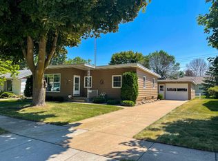 1538 Fairlawn St, Oshkosh, WI 54902