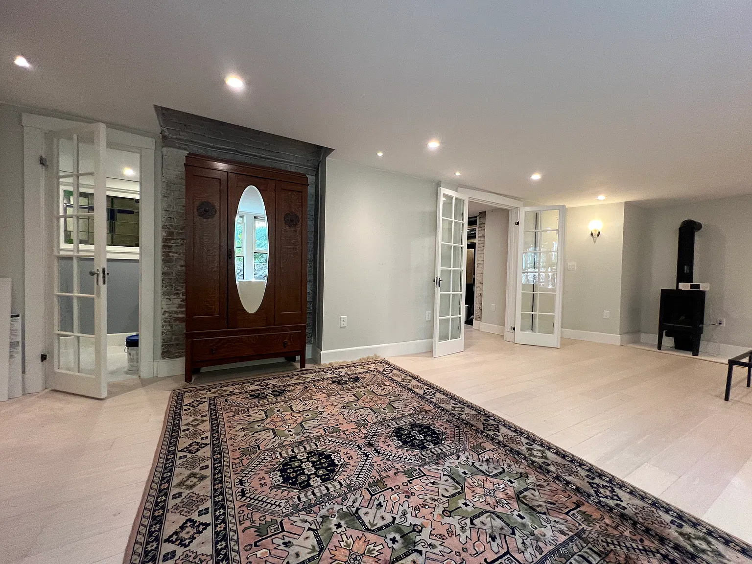 Studio, 700 sqft, $2,050 — Photo 2