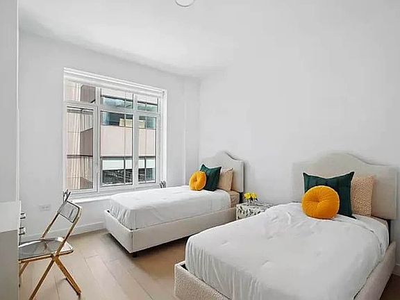 4th image of 115 E 55th St Unit Penthouse 4