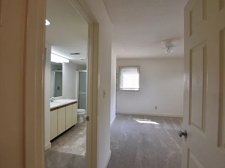 507 W Green St — Photo 17