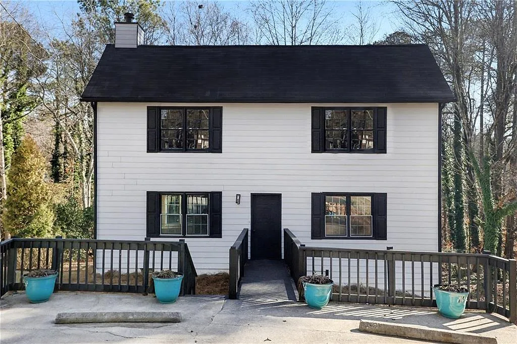 3 bed, 2.0 bath, 1465 sqft, $2,300 — Photo 1