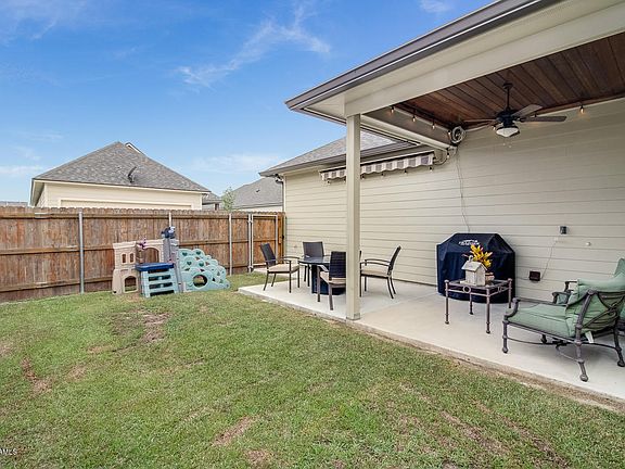 4th image of 201 Parker Ln