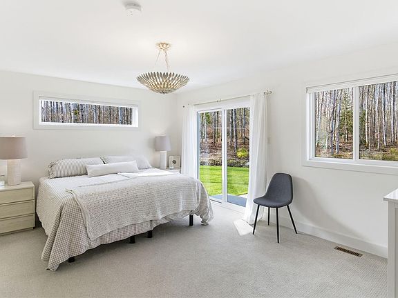 4th image of 690 Gilbert Rd