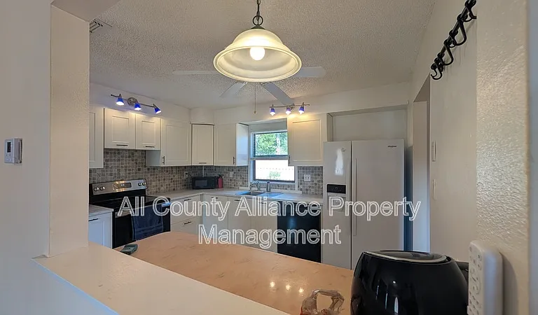 3441 Thunderbird Ave — Photo 9