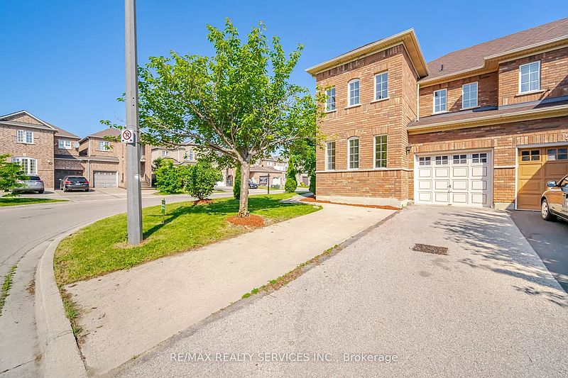 Mississauga House for rent - 3 Bedrooms — photo 2