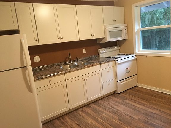 2nd image of 965 NE 2nd St APT 6