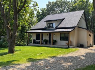 439 W Crooked Lake Dr, Kalamazoo, MI 49009