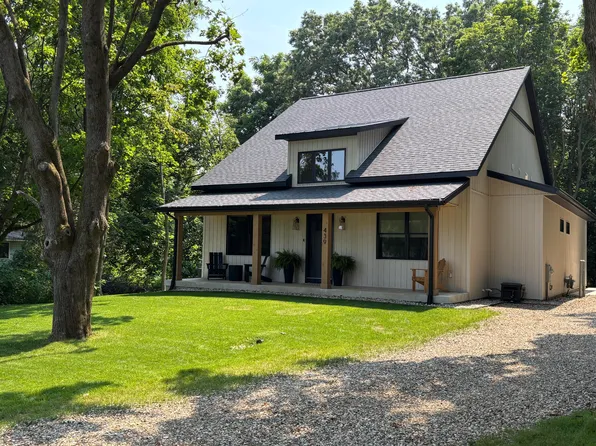 439 W Crooked Lake Dr, Kalamazoo, MI 49009