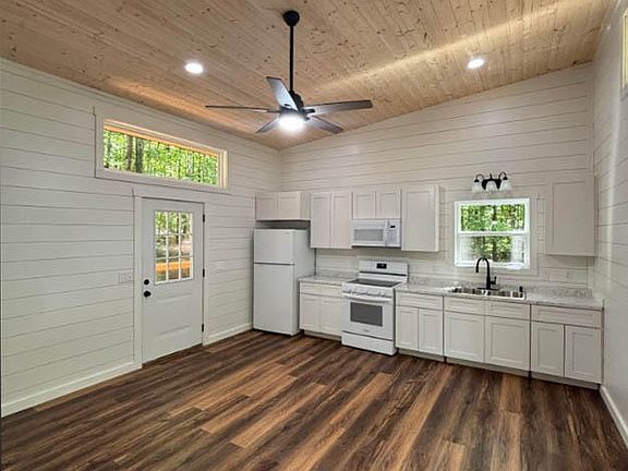 4th image of 8668 Lakeshore Dr