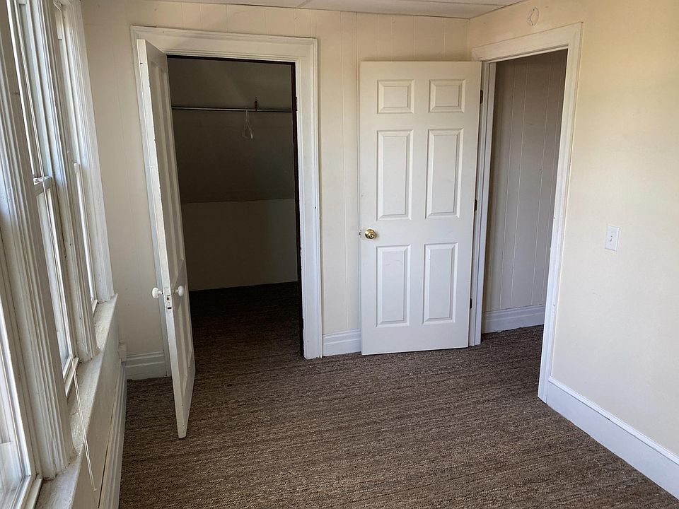 2nd image of 584 Potomac Ave APT 5
