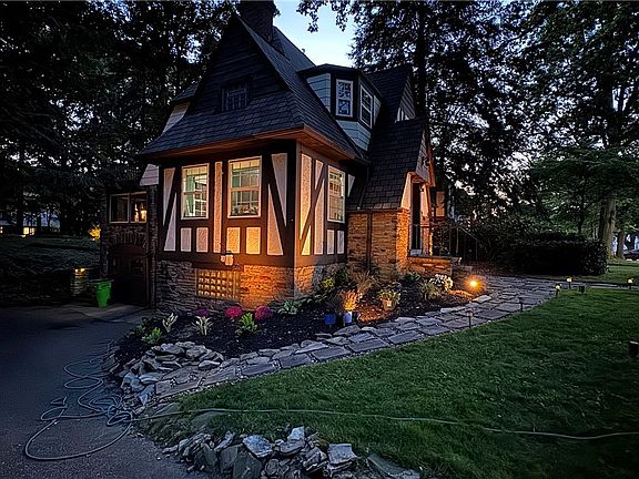 3rd image of 554 Greenvale Rd