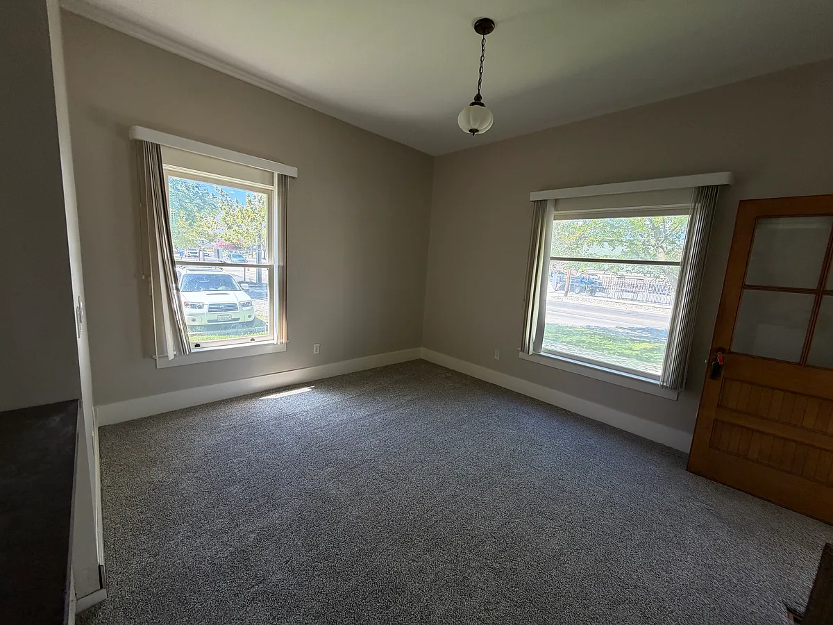 Building Photo - 1610 Dewey Ave #2