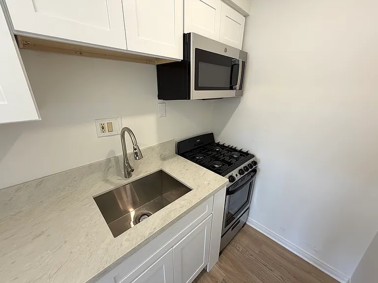 275 N Garfield Ave #10B — Photo 7