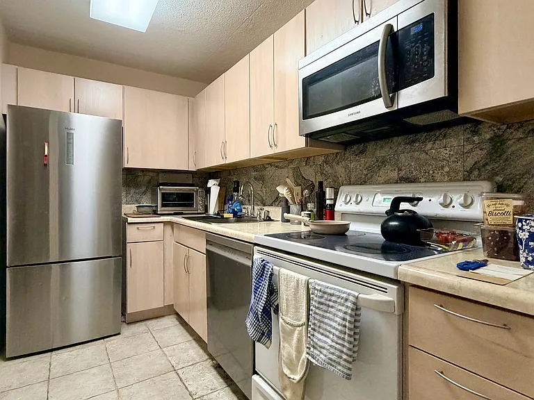 60 Longwood Ave #605 — Photo 3