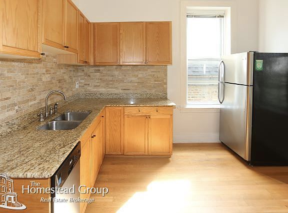 3rd image of 2108 N Oakley Ave