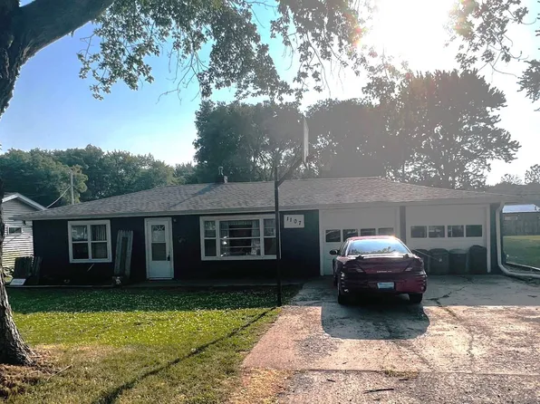1107 Fisher St, Sterling, IL 61081