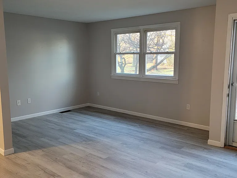 209 W Green St #1 — Photo 1