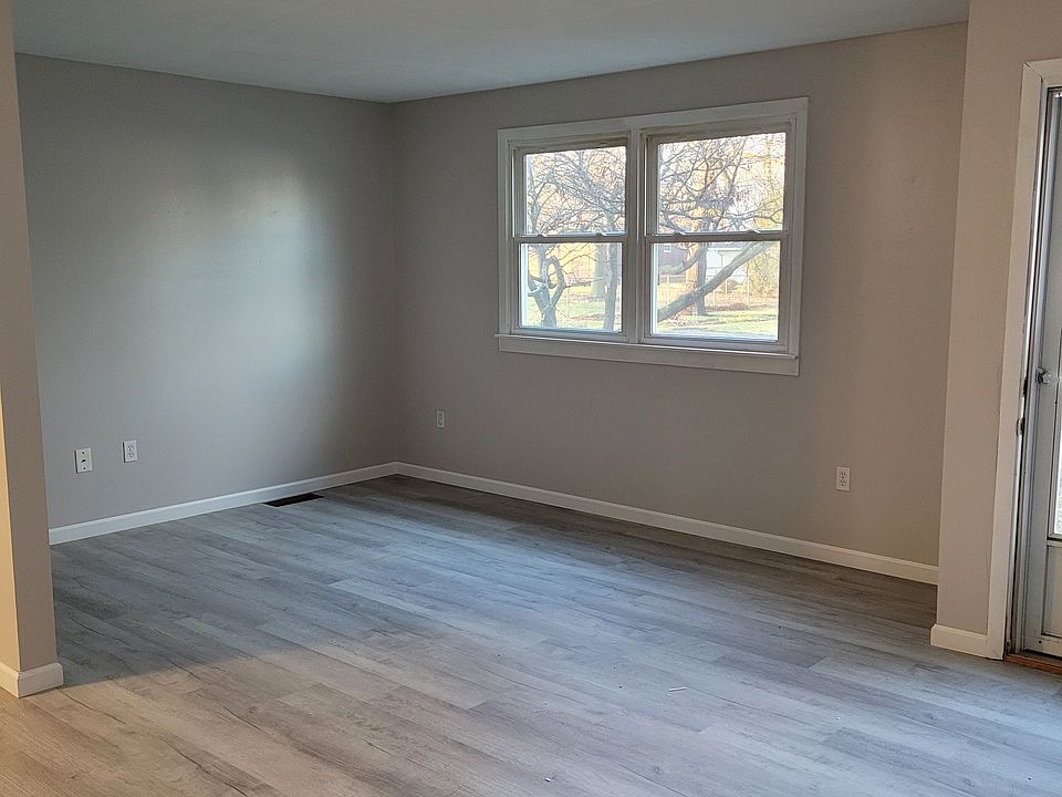 1st image of 209 W Green St #1