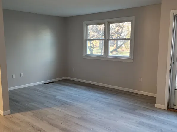 209 W Green St #1, Savoy, IL 61874