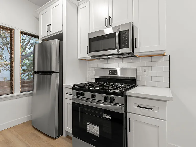 (El/Eu/Em:B) 414 N. Maple Drive — Photo 11