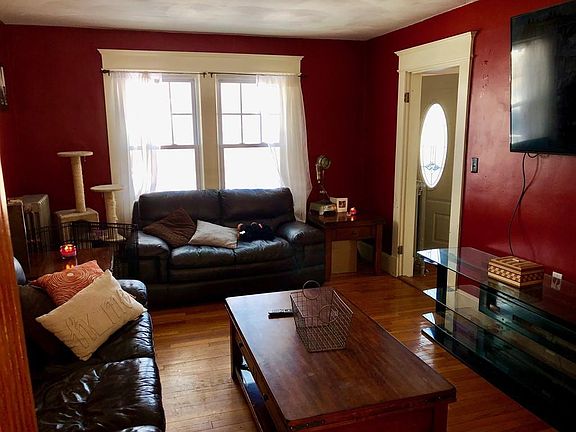 2nd image of 164 Parker St