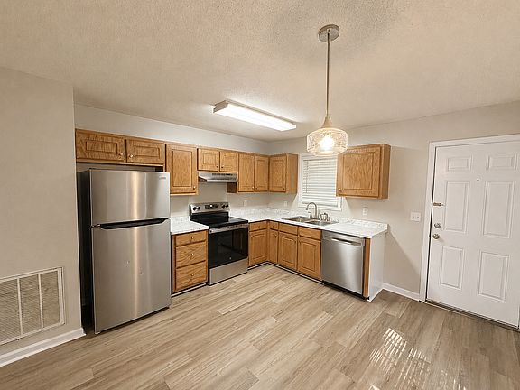 3rd image of 308 E Gilbreath St