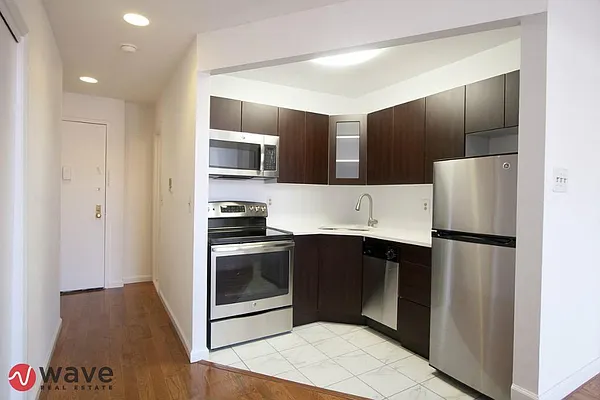 Rented by Wave Real Estate Group | media 29