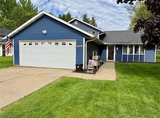 126 Valley Forge Cir, Elyria, OH 44035
