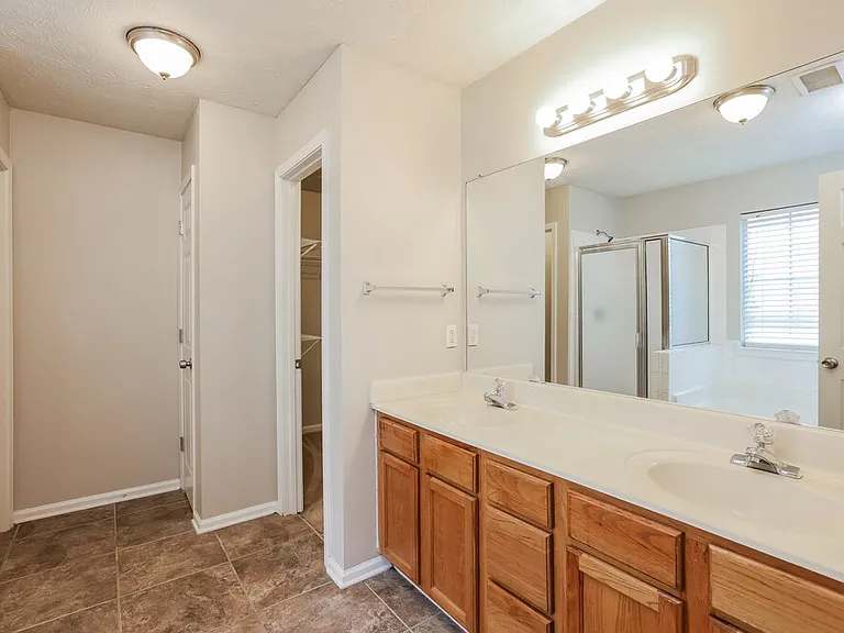 909 Shadow Lakes Dr — Photo 11