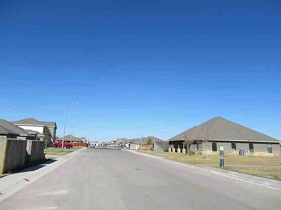 Exterior Neighborhood (street photo)