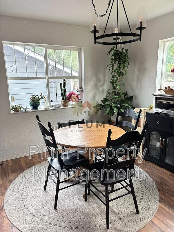 3 bed, 2.0 bath, 1408 sqft, $2,850 — Photo 3