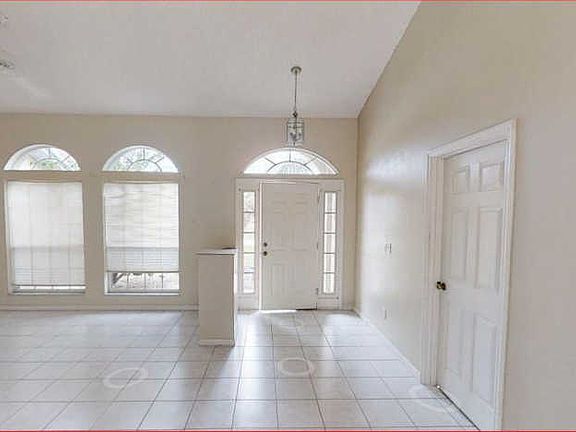 3rd image of 557 SW Lucero Dr