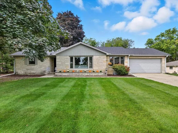 W230S2425 Morningside DRIVE, Waukesha, WI 53186