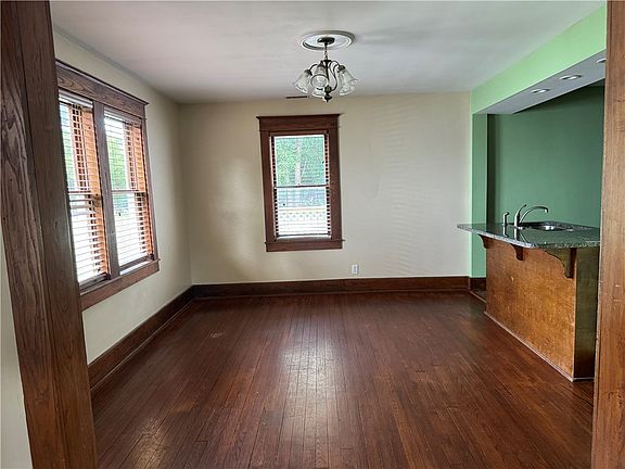 4th image of 36 Witter Ave