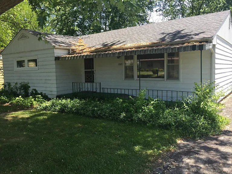 1205 W Waid Ave — Photo 1