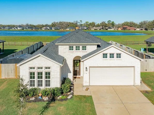 303 Twin Lakes Blvd, West Columbia, TX 77486