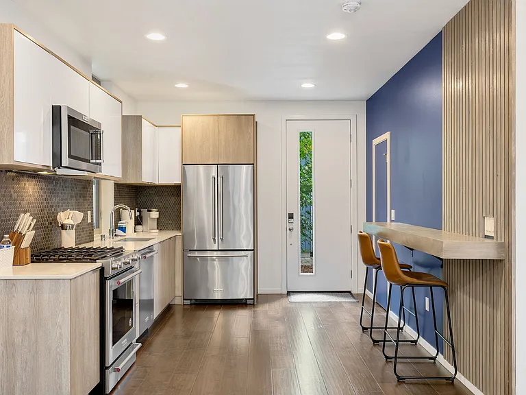 921 10th Ave E #B — Photo 10