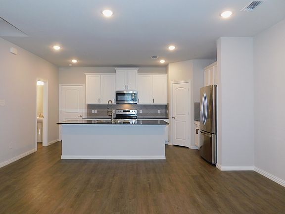 5th image of 2229 Davenport Dr