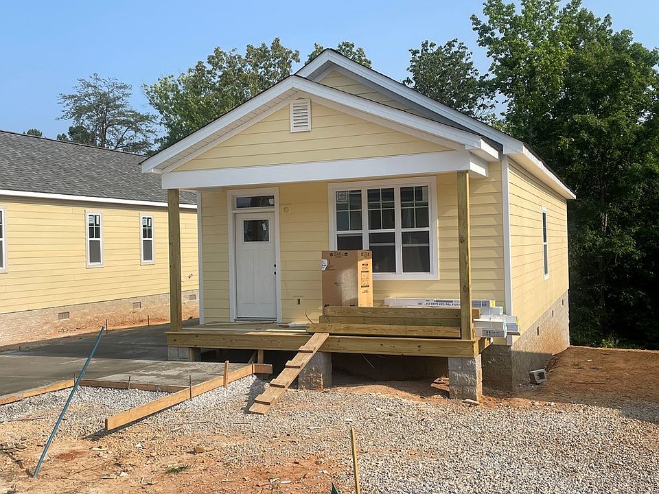 2nd image of 336 Hemlock Cir