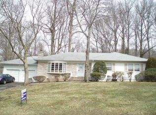 371 Roberts Ln, Scotch Plains, NJ 07076