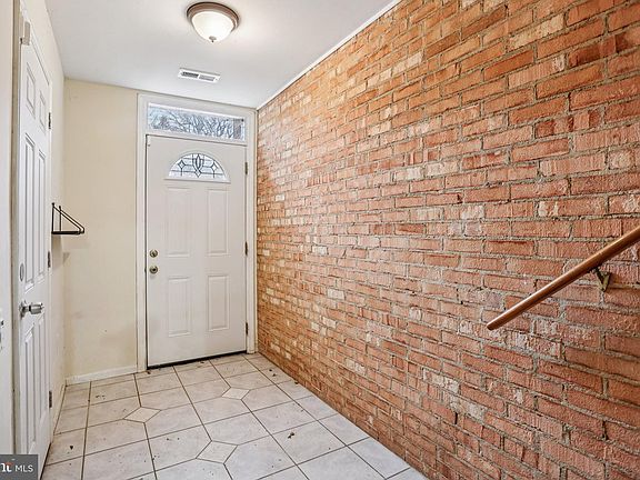 3rd image of 1517 N Adams St